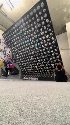 "Boot Spur" @ 40° on the Kilter Board. @auroraclimbing #kilterboard #c...