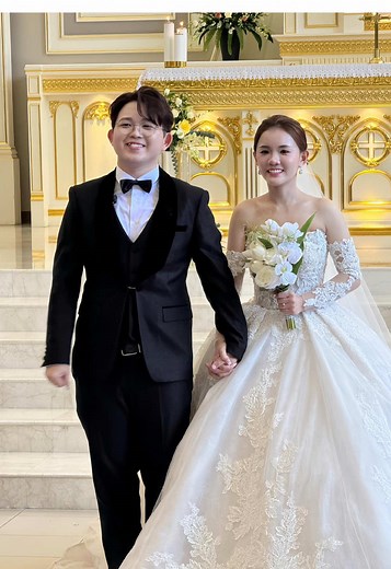 💐✨ A symbol of love, captured in every petal. ✨💐 From the first step down the aisle to forever after, this hand-tied bouquet represents a new beginning, a shared promise, and timeless love. 💍❤️ Let the flowers tell the story of your love. 🌸 #WeddingBouquet #BridalVibes #LoveInBloom #WeddingDay #ForeverTogether #RomanticMoment #BridalStyle #TikTokWeddings