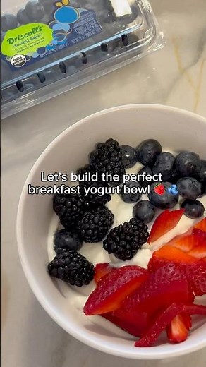 Berry Breakfast Yogurt Bowl | Easy Start to Your Day 🫐🍓 #ShortsRecipe