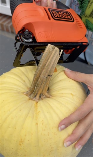 what an amazing transformation! (Easy DIY) transform your pumpkins from halloween into an adorable snowman for the holiday season! #christmas #snowman #fblifestyle | Brooklyn B