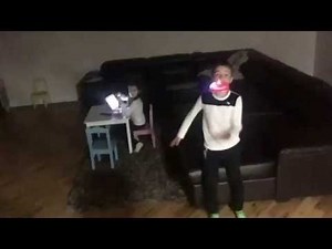 How to use a flying saucer toy