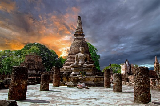 Thailand Closes a Major Border Crossing, Surprising Tourists