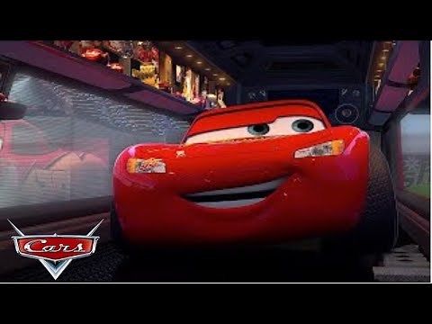 🤔 Cosa c'è dentro?| Pixar Cars | @DisneyJuniorIT
