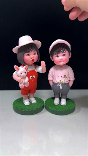 Carefree Fun from Handmade Clay Bobblehead Shakes