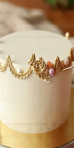 White Gold Pearl Wedding Cake 🤍💎 | Cake Layers & Designs