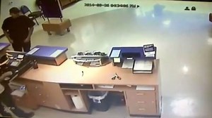 Cellphone store robber strikes again