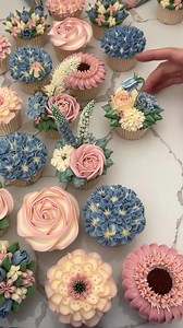 Hanging, bell-shaped blooms always felt like an impossible challenge, until now! 🌸 This was one of my biggest inspirations behind my latest stemmed garden tutorial. I wanted to create elegant, dimensional stem shapes that bring cupcakes to life, beautifully detailed, yet simple and delicious. Mission accomplished! 🥰 www.kerrysbouqcakes.co.uk | Kerry's Bouqcakes