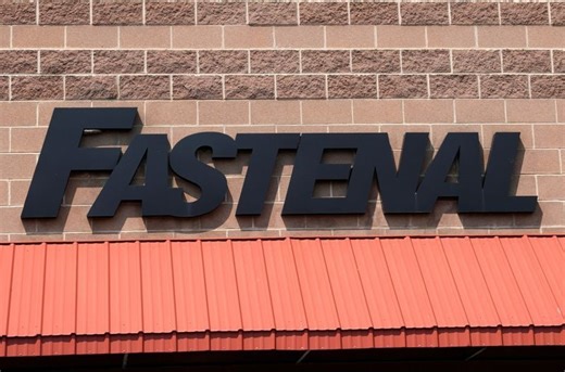 Fastenal cae pese a que los resultados cumplen