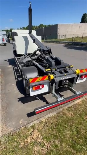 4.8K views · 22 reactions | TH Truck of the week : NEW LF 14t DAYCAB with CONTAINERHOOK SYSTEEM ! SPECIAL ACTION PRICE #DAFTrucksBELUX #thtrucks #dafstock | TH Group | Facebook