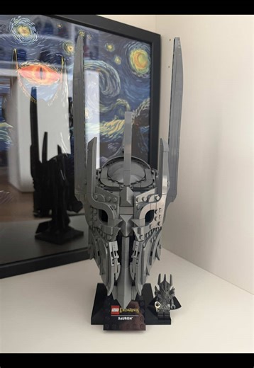 One set to rule them all. . Building Sauron’s Helmet (11373) was the perfect follow-up to my Middle-earth series. . This build was fun in the end, but also a bit boring? Maybe I am used to Star Wars helmets, but the way you put this one together felt a bit off. . But, again, the final result is so cool! I have seen some people making the helmet a little bit smaller and I think I might try that. . Now we wait for Minas Tirith (and cry because of the price tag). @LEGO . #afol #lego #lotr #sauron #