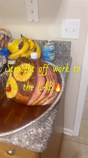 Straight from 1 of my overnight jobs to THE LAB🔥 I told my kids today at least yall got a young momma that can cook 🔥🔥🔥🤣🫶🏾HAPPY THANKSGIVING EVERYONE 🙌🏾WE ARE ALL BLESSED TO BE HERE WHETHER TOGETHER OR APART KEEP GOD IN YOUR HEARTS 💞 COACHB❤️ | Christine Butler