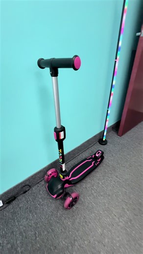 Kids scooter with lit wheels #scooter #kidsscooter #outsidetoys