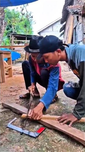 Manual Wood Cutting Process Using Hand Saw | Traditional Carpentry Technique.