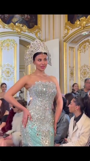 Miss Grand España 2025 en Desfile en París
