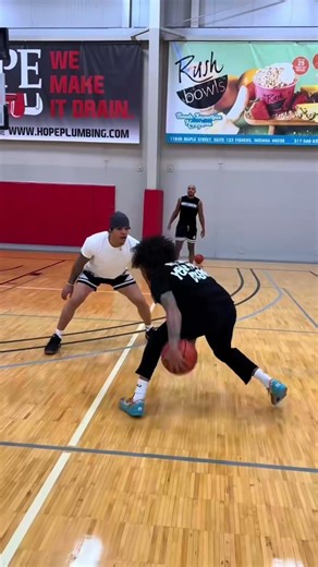 @Plug AI never giving up on any huzz😤🔥#rizzler #dating #rizgod #shootyourshot #basketball #aura