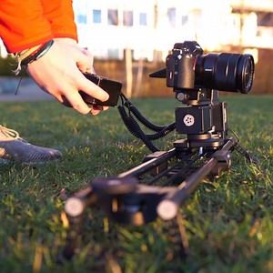 Here's a fun fact about the #Lynx: it sets up in seconds and preset programs can be run from the controller or mobile app, which makes Lynx a perfect kit for run and gun filmmakers. 🏃 #Timelapse #Filmmaking | Cinetics