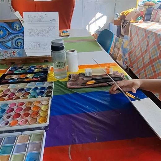 buddingheARTS on Instagram: "They're here to paint Christmas artpiece and both drew different Christmas characters on their free expression panel. ☃️🎄🎅🏻👨🏻‍🎨👩🏻‍🎨🎨 Great job👍🏻 Looking forward to their finished art pieces next week😊"