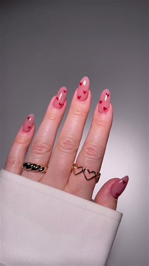 How to do a valentines look with dip ♥️🥀 First paint a thin layer of base coat on your nail and dip your finger into the color, then brush off the dust. Repeat these steps 2 more times. Then you will paint small hearts with base and dip it into the powder. Repeat this step till you like the coverage. Then you will paint activator over the whole nail and wait 2 minutes each time. Buff the nail so that it is even and apply activator again. Then you will top coat 2 times and each time you will wai