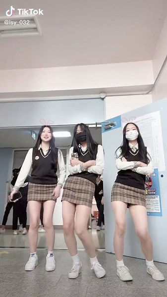 얘가 자꾸 틱톡 찍는데 방해함