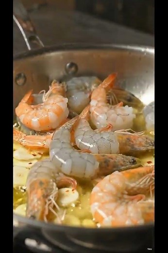The SECRET to EASY and PERFECT Garlic Shrimps! (Easy Spanish Gambas al Ajillo) 🧄🍤