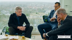 Ernst Wolff: Der Digital-Finanzielle-Komplex. Die Turbo-Plünderung. 🎬 zum Video: https://youtu.be/zd6VQG3CKX0 Die Politiker sind austauschbare Figuren, die eingesetzt werden, um eine Demokratie-Phantasie zu verbreiten, während die wahren Zukunftsziele einer kleinen Elite in den Hinterzimmern der Hochfinanz und des Digitalen Industriellen Komplexes ausgemacht werden. 📖 Buchtipp: Ernst Wolff: Finanz-Tsunami 👉 https://tinyurl.com/y3fpclqo 🍷 Abonniert den eingeSCHENKt.tv Telegram-Kanal 🍷 👉 (ht