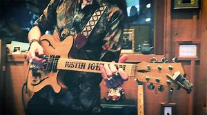 32K views · 1.4K reactions | "Got the Chick'n" from Justin Johnson's “Drivin' it Down” double album, available at: www.justinjohnsonlive.com/store.html •LIKE the Justin Johnson Facebook Page for more videos! •Justin Johnson Signature 6-String Corvhino Guitar built by Little Crow Guitars | Justin Johnson | Facebook