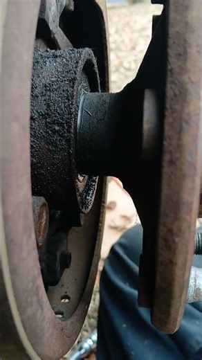 driver side axle play