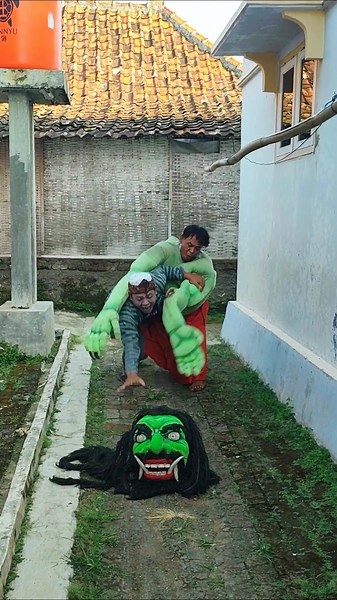 Wa cemplon dan buto ijo rebutan topeng