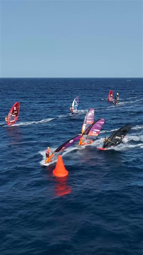 NICO PRIEN GETS HIS FIRST BULLET EVER ON FIN IN TENERIFE! The German rider came flying out the blocks today and looked on it from the word go. An unfortunate cancellation of the opening final, when he was leading, lit the fire inside him and he went on to take the victory in Elimination 4 🔥 Congratulations Nico! 📹 @georgegrisley @lars_wichmann01 @insta360 🏁🌊 Playa Surf CBbC Hotel Tenerife El Médano Windsurf Grand Slam 2025 📍 El Medano, Tenerife 🇮🇨 🗓️ 1st - 10th August 2025 🤝 @tenerifewi