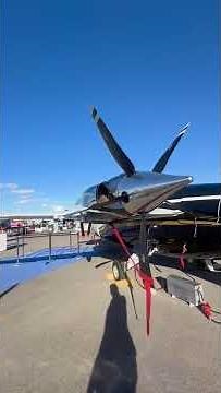 Let’s take a look around and inside the Piaggio P180 Avanti EVO turboprop business aircraft!