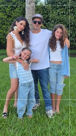 maleja_restrepo on Instagram: "Ahí me siento segura, ahí me siento bien, ahí es ❤️ Gracias familia heredada. Los amo"