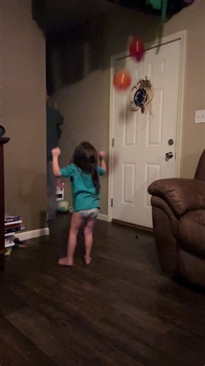 Everli’s balloon drop! #nye #balloondrop #spoiledkid