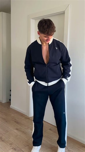 Shredded & Aesthetic – Young Muscular Guy Shows Off Ripped Abs- chitujose #aesthetic #fitness