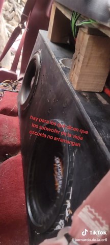 Kicker Subwoofer: El Poder de la Vieja Escuela