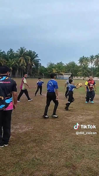 suka-suki sambut hari guru disebuah sekolah #sukaneka #hariguru #gurubitaranadinegara #selamathariguru #guruvsmurid @Haq S @TC EMMA @ZBM @Sir_Roy💊