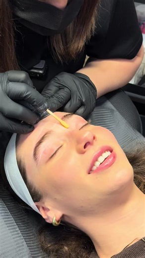 Hard wax gently grips the hair, not the skin, making it perfect for precise, comfortable results with less redness. #hardwax #foryoupage #wa #browcode #satinsmooth
