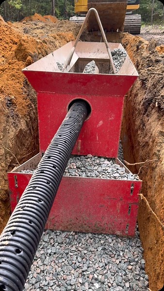 RVA Site Services on Instagram: "Septic drainfield install. This drain field totals 600ft and will have 2 1250 gallon septic tanks. Install depth is 42inches. #septic #septictank #septicsystems #excavator"