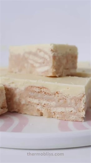 White Chocolate Hedgehog Slice 🍫 A simple melt and mix slice recipe you are just going to LOVE ❤️ #thermobliss #thermoblissrecipes #thermomixrecipes #thermomix #aussiefood #aussierecipes #aussiefoodie #thermomixaus #bestrecipes | Thermobliss