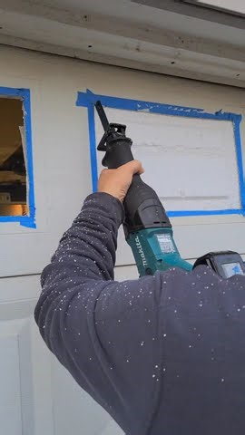 DIY installing windows to a Garage Door #shorts #garagedoor #ventanagarage #diy#garagewindow