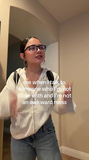 Navigating Conversations with Strangers: Tips for Non-Awkward Interactions