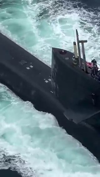 🇯🇵 Allies pivot to Japan as Tokyo opens biggest arms export shift since World War II.Japan is preparing to ease long standing arms export restrictions, signaling a historic change in its defense posture.The move is already drawing strong interest from U.S. allies such as Poland and the Philippines.The shift comes as uncertainty grows around the global security role of the United States, with ongoing conflicts stretching defense capacity.After decades of strict limits, Japan is now positioning