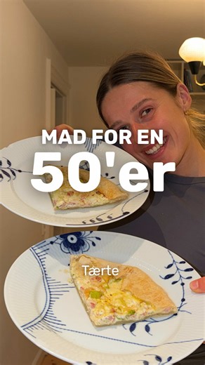 Mad for en 50’er 🍽️💸 Denne gang bliver det en tærte til 4 personer for en 50’er. Opskriften giver 4 store stykker lækker tærte, men er man 4 fuldvoksne sultne personer, så vil en salat ved siden af nok være nyttigt. Tilbuddene i denne uge er fra Netto og gælder til og med d 30. januar. Fremgangsmåde: - Start med at rul din bund ud og stræk den godt, så den bliver større (den kan blive en hel del større end den er) - Derefter bager jeg den i i 5-10 minutter ved 200 grader - Imens bunden er i ov