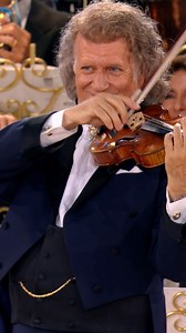 André Rieu kommer till Scandinavium den 14 juni 🎻🥰 Säkra din biljett här: https://bit.ly/46eJwJq Gör dig redo för magi när den världsberömda holländska violinisten och dirigenten André Rieu kommer till Göteborg tillsammans med sin 60-manna Johann Strauss-orkester och special guest Emma Kok ✨✨ 🗓️ 14 juni 📍 Scandinavium, Göteborg | Ticketmaster Sverige