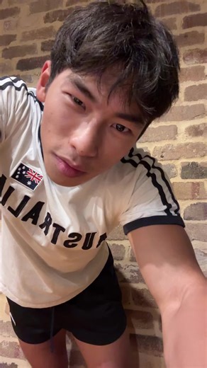 barney (@bawnemo)’s video of v line