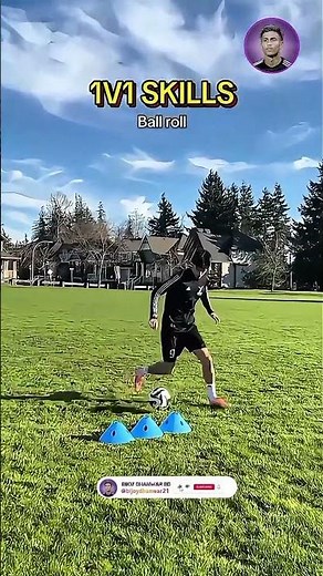 Try these 1v1 skills to create space and beat your defender ✅📈