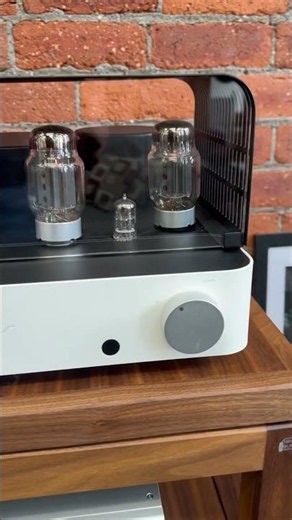 FEZZ Titania valve amplifier looking fantastic and sounding equally good. #valveamp #tubeamp