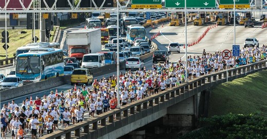 Engarrafamento do bem: Corrida da Ponte leva 8000 atletas para a pista