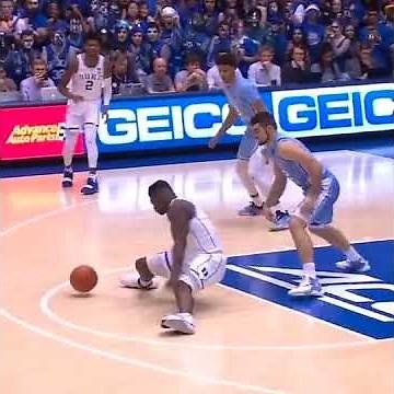 Zion Williamson's shoe EXPLODED just 30 seconds into this Duke-UNC game 🤯 #shorts