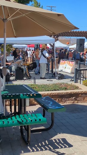 What a fun first day of Apple Festival! Live music, apple bobbing, games, a pie eating contest, shopping, and more! Come back tomorrow for more fun. #tehachapi #tehachapiapplefestival #apples #harvest | Greater Tehachapi Chamber of Commerce