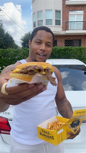 Trying a OG Burger from Trill burger in Houston Texas | Imhitking